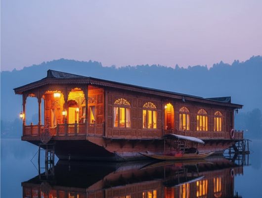 houseboat-srinagar-kashmir