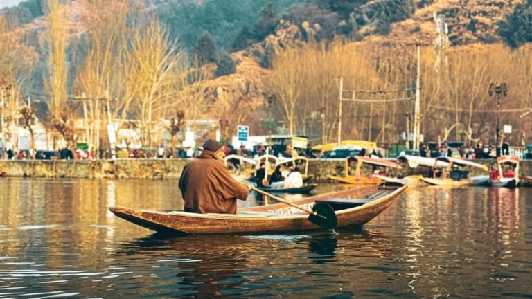 Shikara ride on Dal Lake, Srinagar